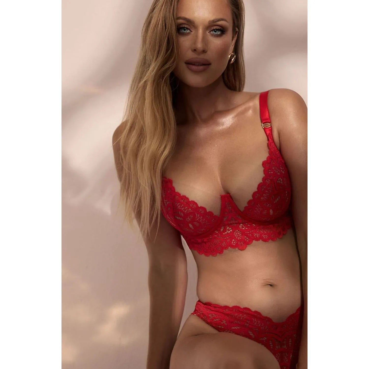 Culottes brésiliennes dentelle rouge ajourée élégante Amy B-1178/3, lingerie sensuelle et raffinée pour sublimer la silhou...