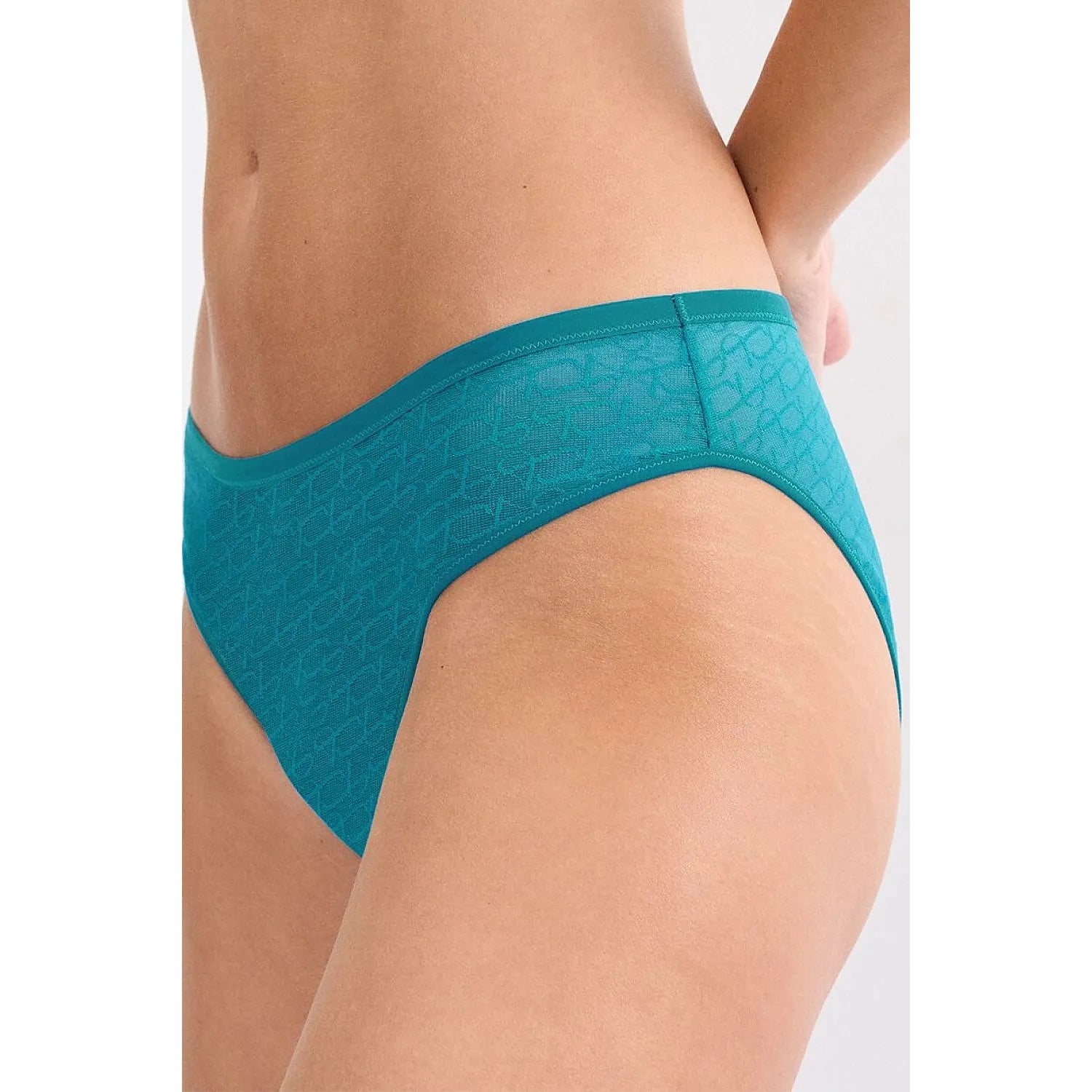 Culotte dentelle turquoise élégante, invisible sous vêtements, design Tai Signature Sheer, confort quotidien pour femmes.