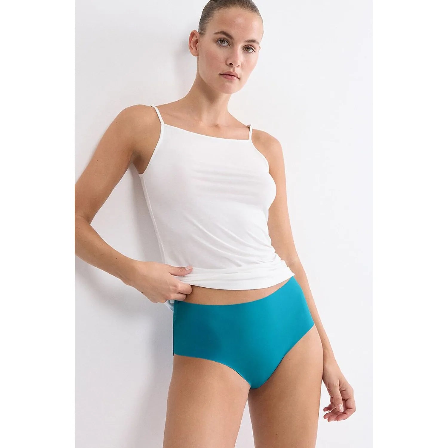 Culottes Triumph bleu en microfibre douce, coupe maxi sans couture, ajustement parfait, invisibles sous vêtements.