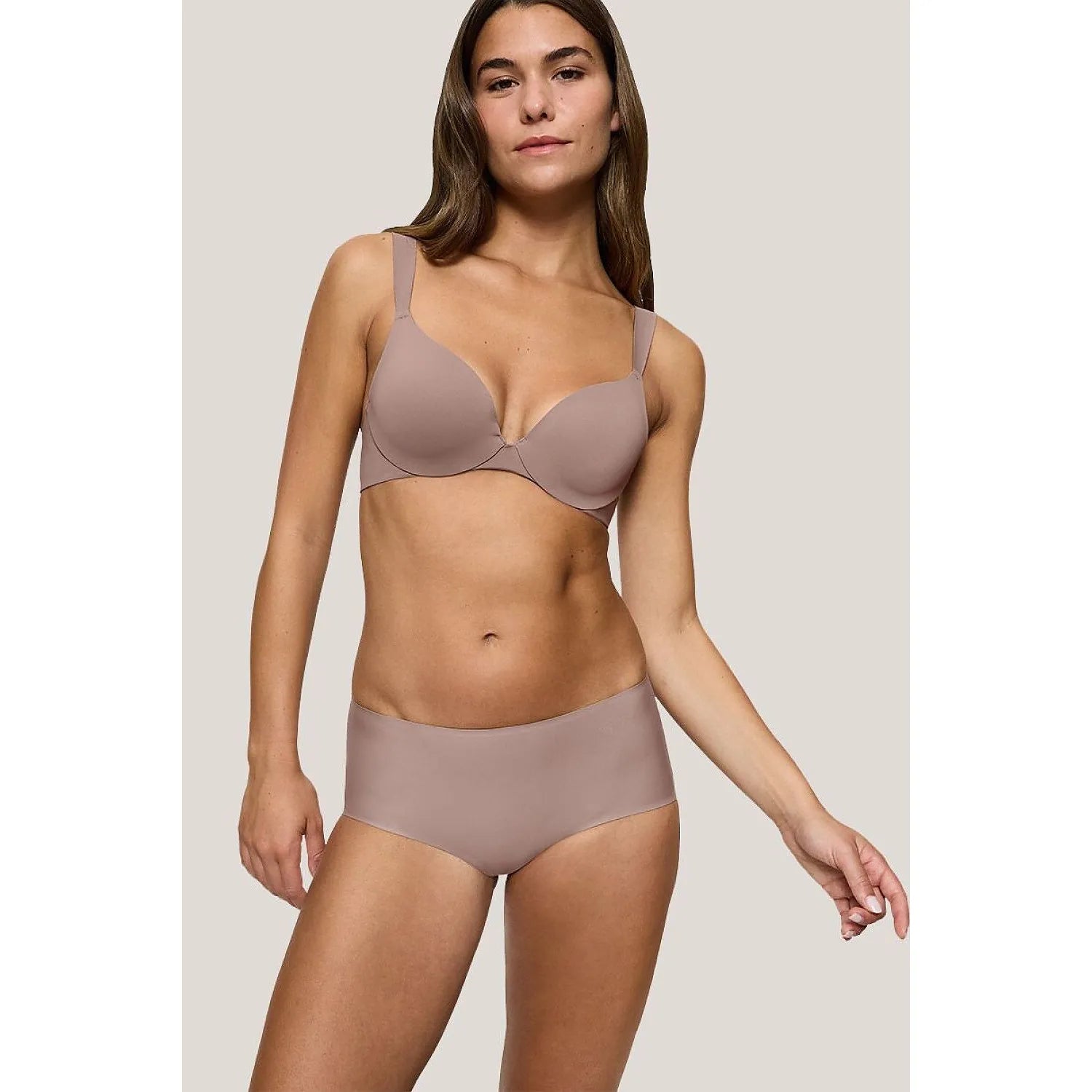 Culotte invisible Body Make-Up Illusion Triumph beige, sans couture, confort moderne, discrète sous les vêtements.