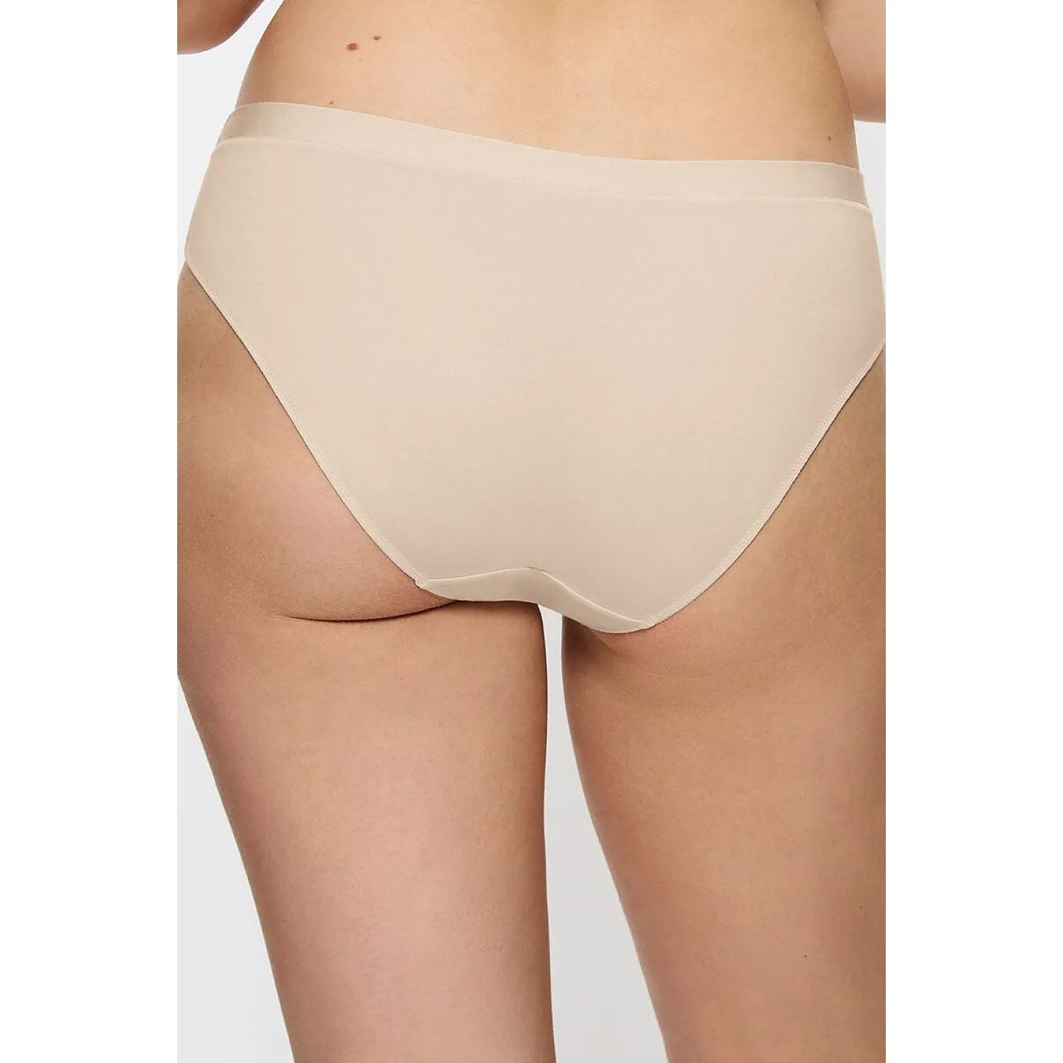Culotte tai beige invisible Triumph Sense of Modal, confort modal, ajustement parfait, discrétion sous vêtements ajustés.