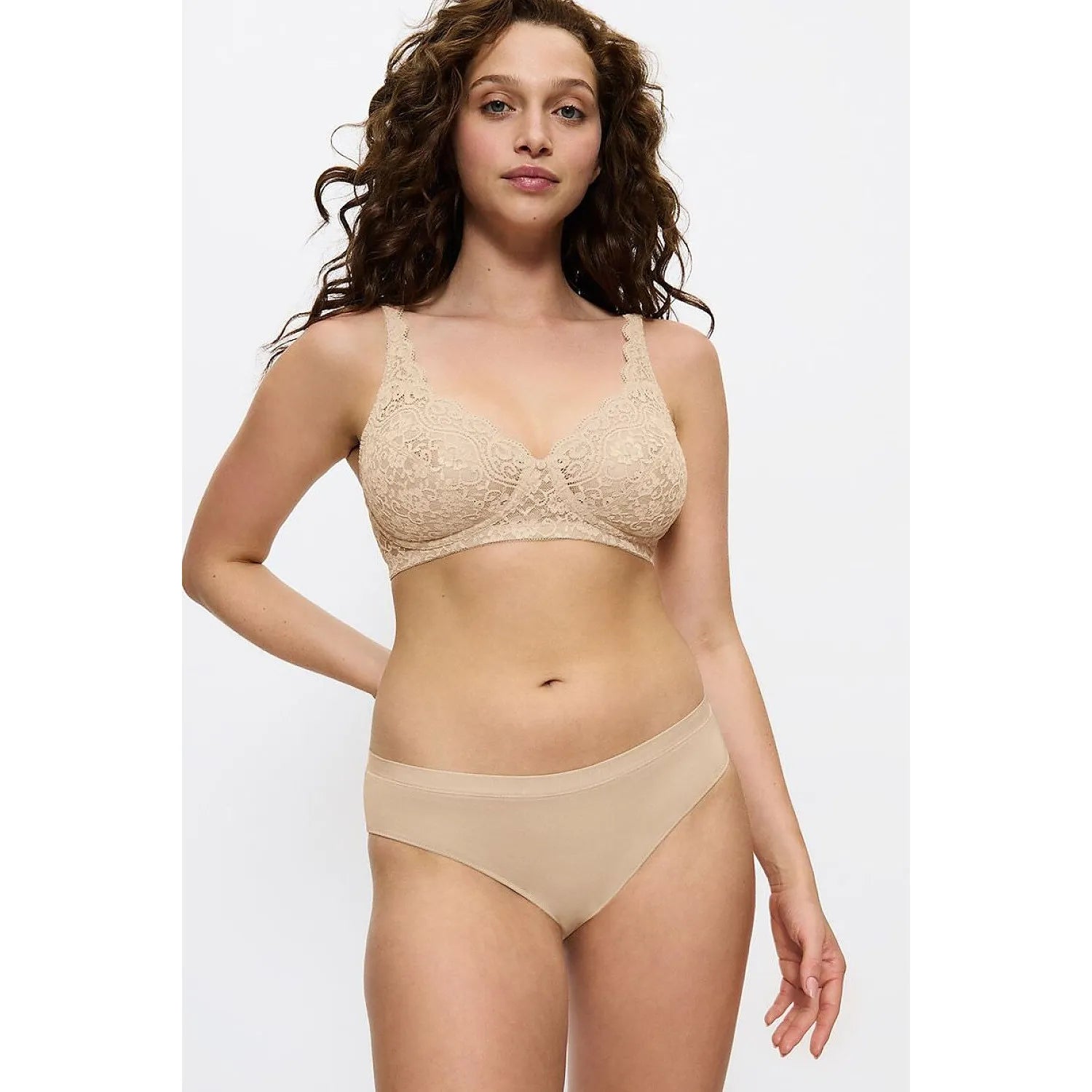 Culotte invisible beige Triumph Sense of Modal, confort modal, coupe ajustée, idéale sous tenues moulantes.