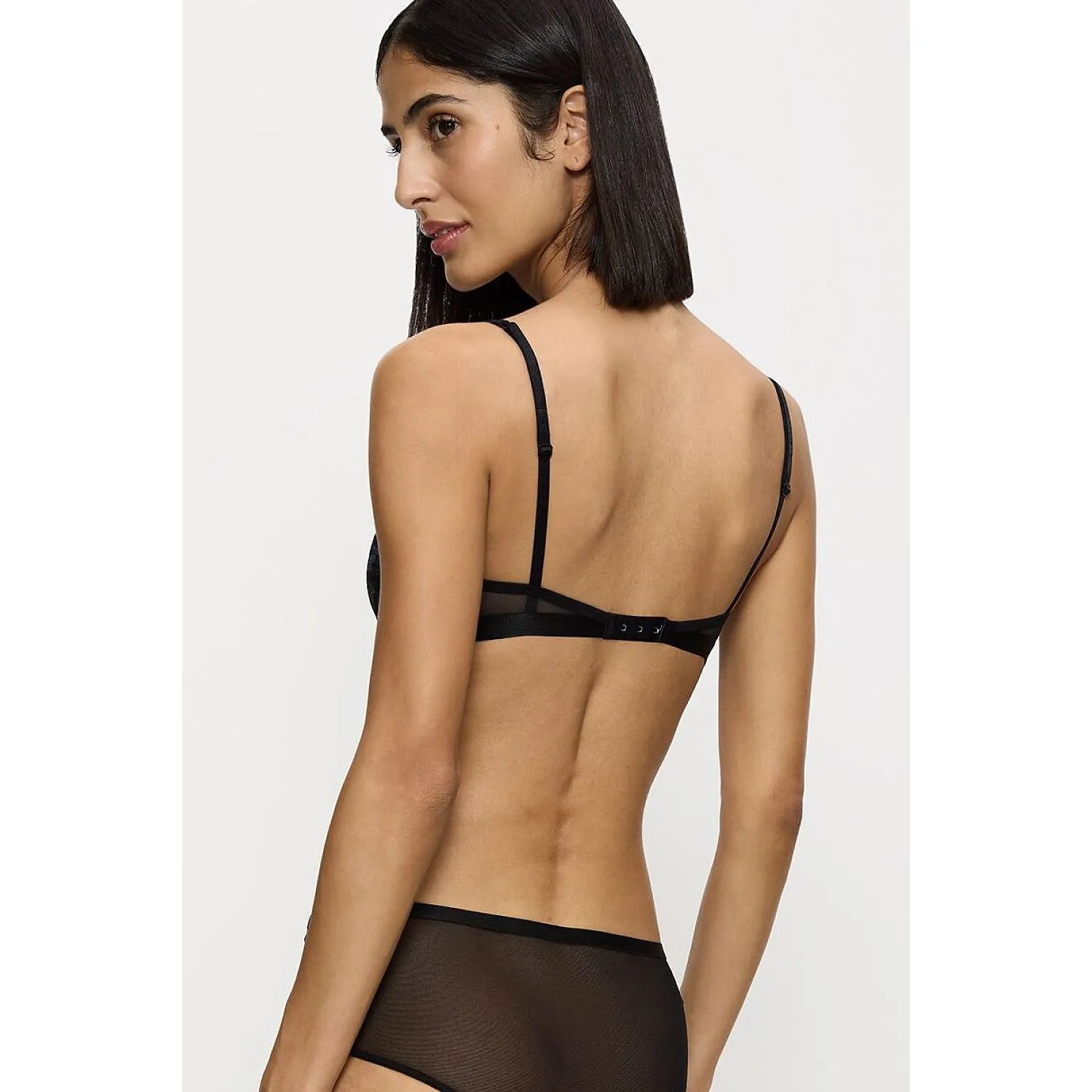 Culottes hipster dentelle broderie fantaisie Triumph femmes, confort quotidien, design raffiné, sensualité et praticité.