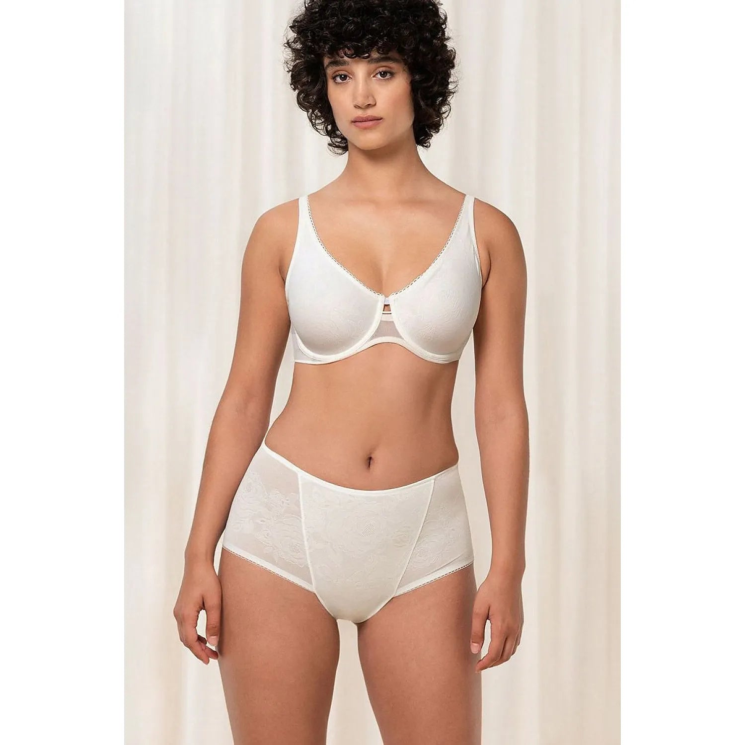 Culottes taille haute dentelle blanche, confort et élégance, modèle Wild Rose Sensation, silhouette sublimée.