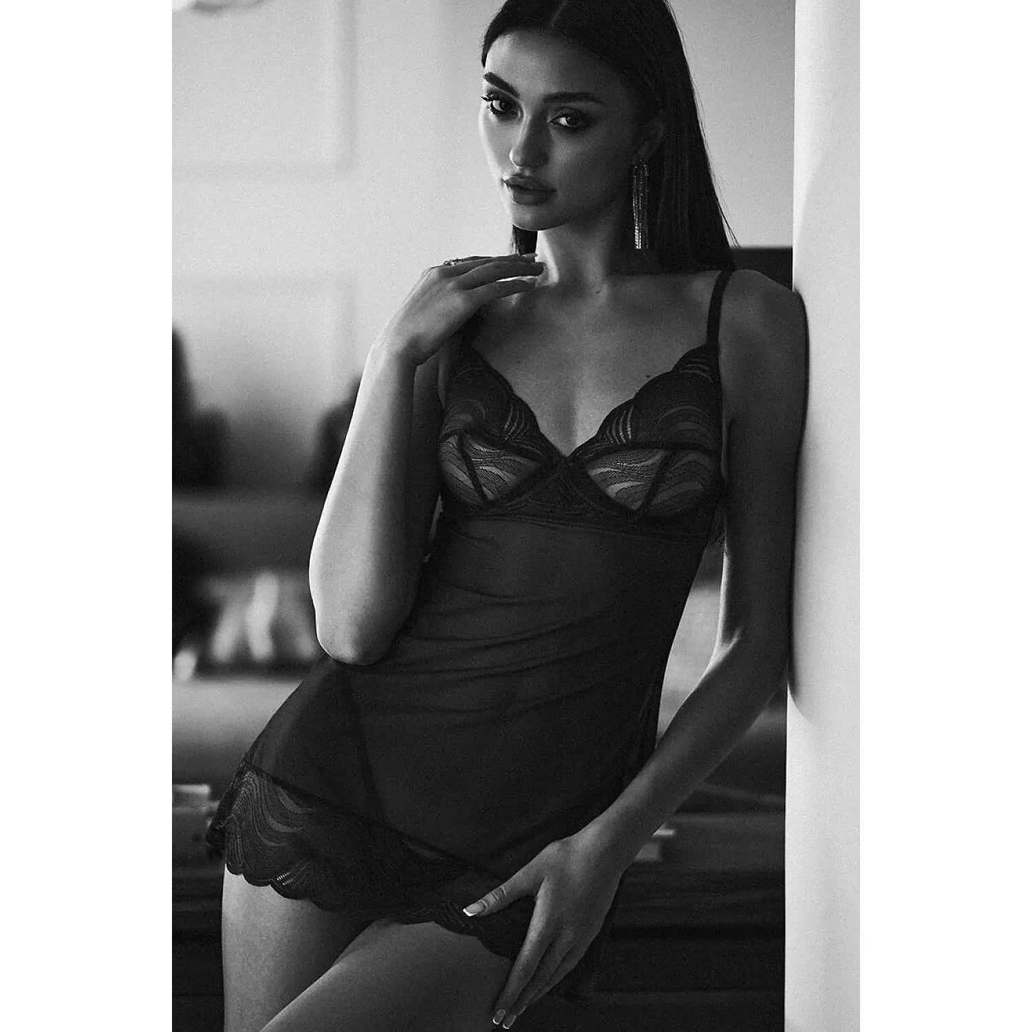 Chemise de nuit dentelle transparente bleue, bretelles réglables, détails raffinés, modèle Obsessive 229629.