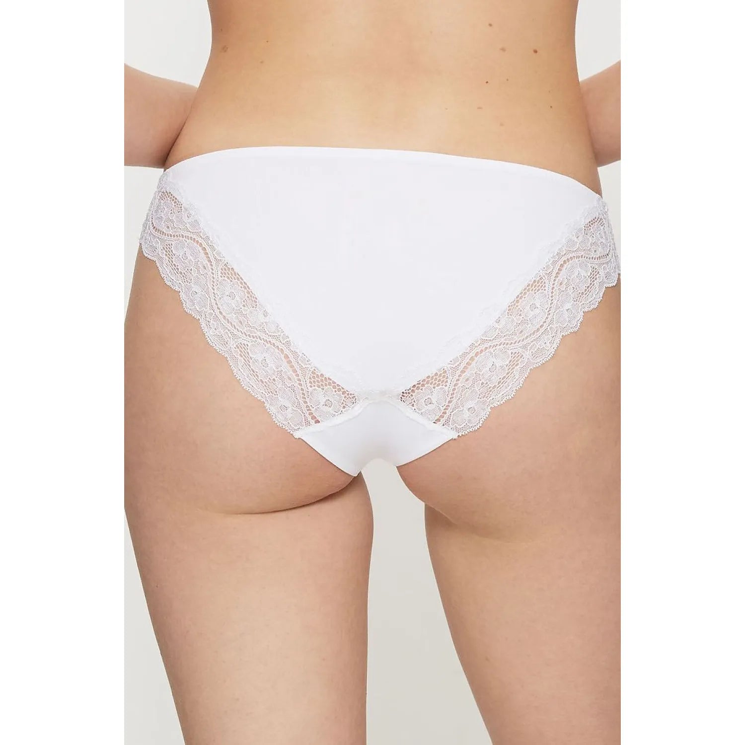 Culotte blanche taille haute en dentelle invisible, coupe tai moderne, microfibre douce, élégance et confort quotidien.