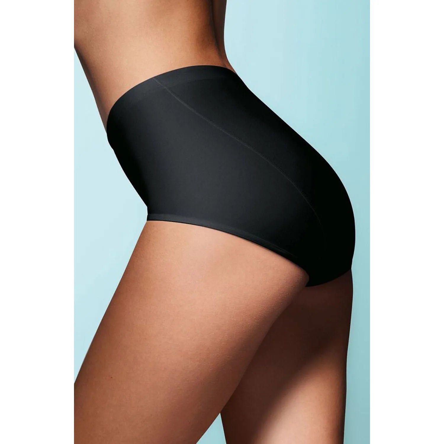 Culotte Sloggi noire taille haute, finition lisse, ajustement parfait, élasthanne et polyamide, confort optimal.