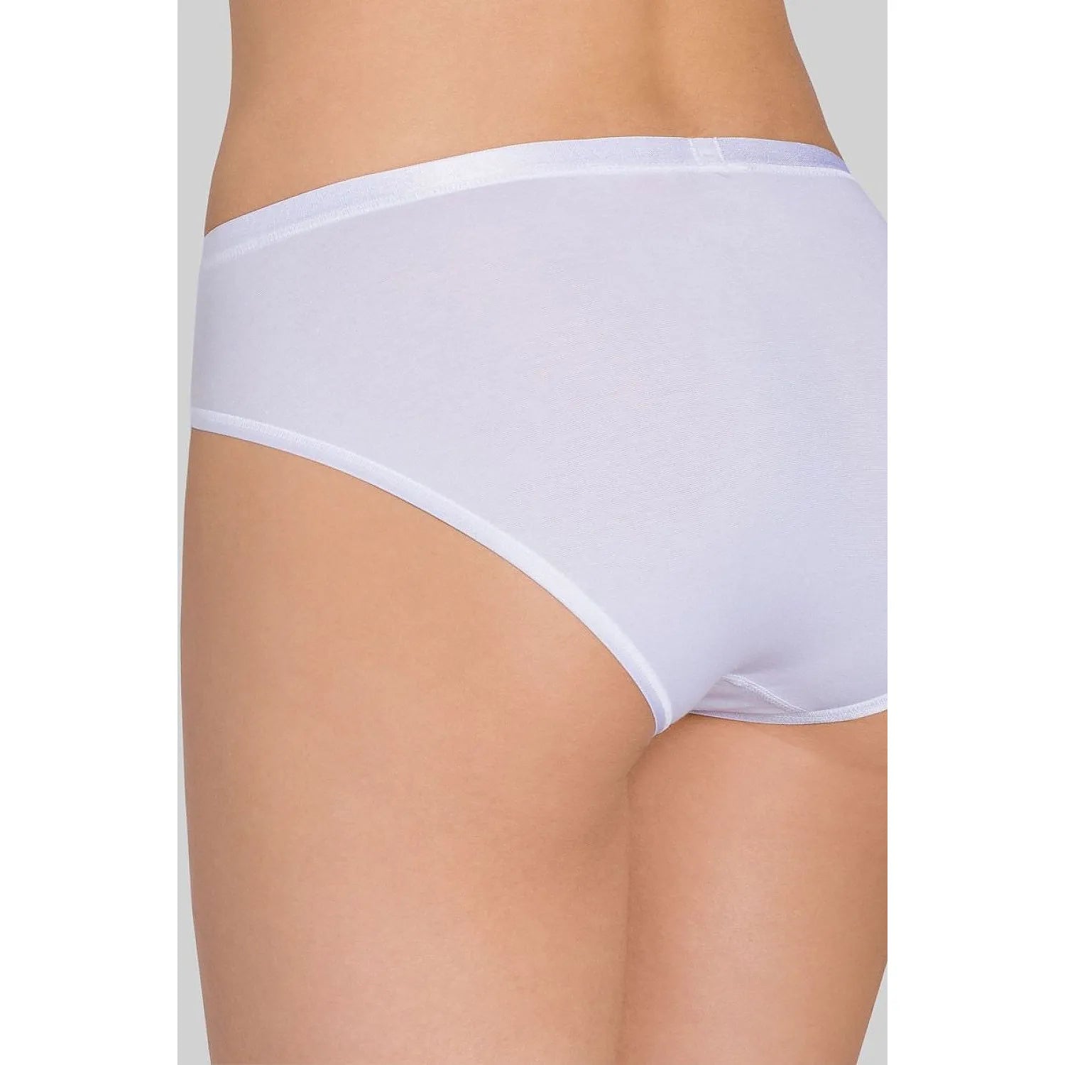 Culotte blanche Sloggi Romance Tai, dentelle délicate, bande décorative, dos lisse, coupe féminine et élégante.