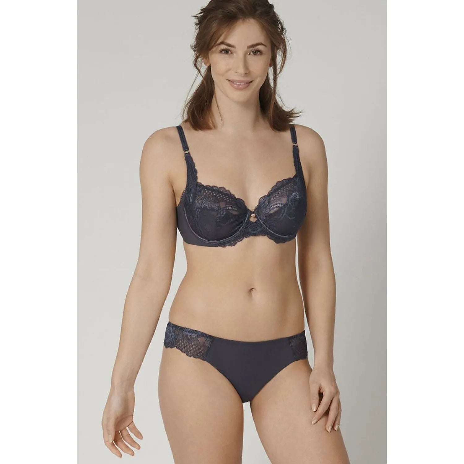 Culottes brésiliennes Triumph 230040 en dentelle douce, couleur Wild Peony, coupe féminine, dos romantique.
