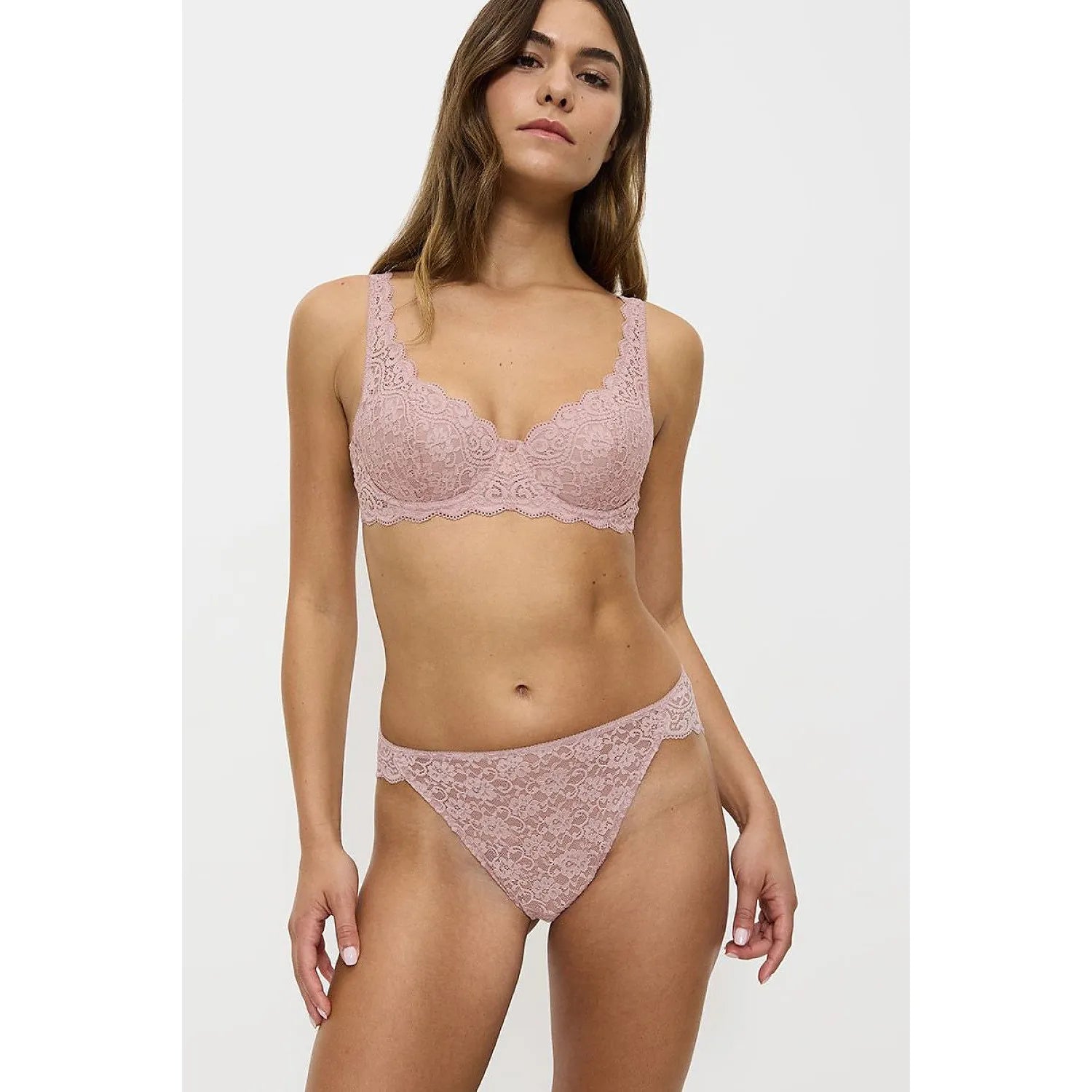 Culottes Triumph Amourette Highleg Tai, microfibre douce, jambes hautes, confort total, ajustement parfait, couleur 1347.