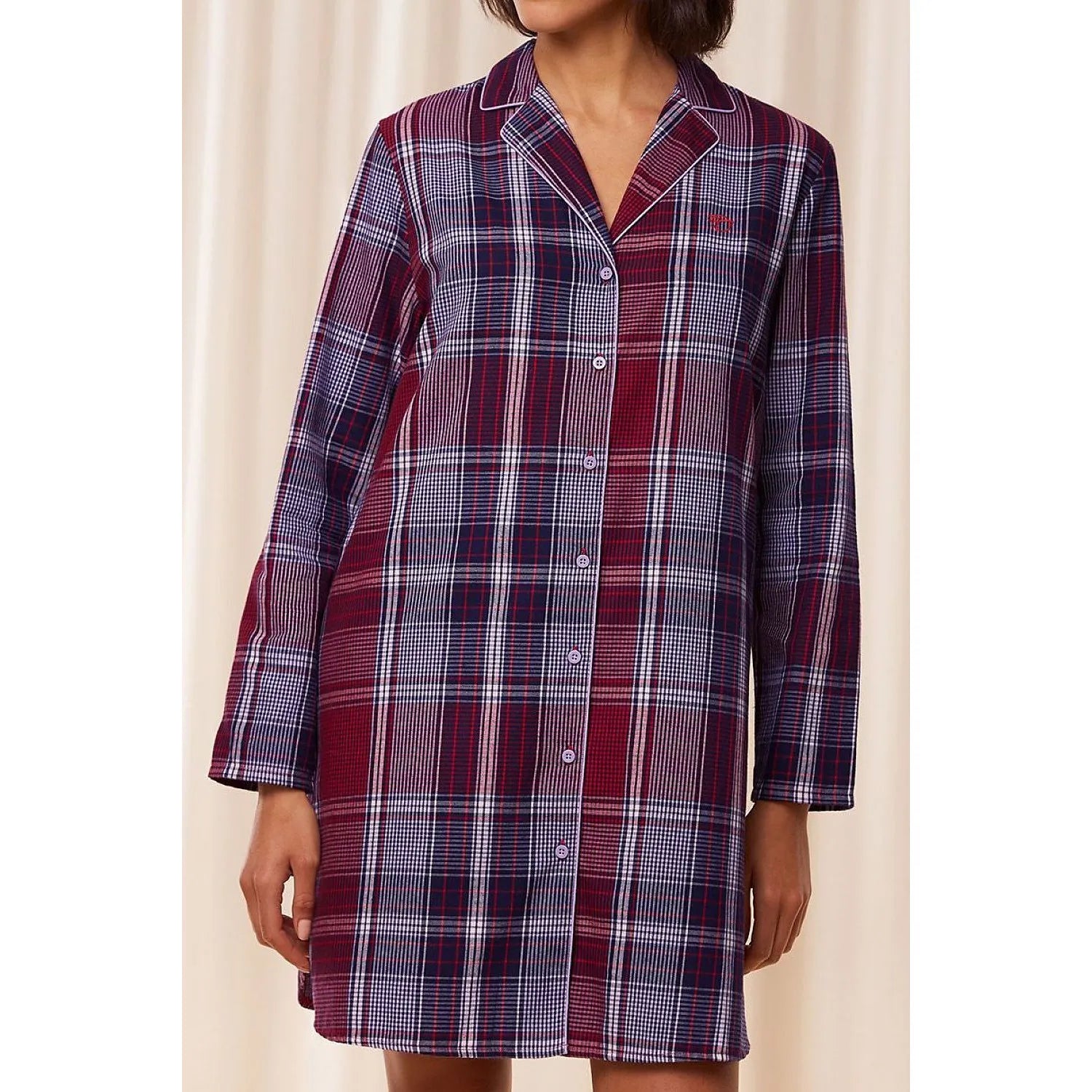 Chemise de nuit à carreaux rouges et bleus, manches longues, col classique, en coton biologique, modèle Triumph 230295.