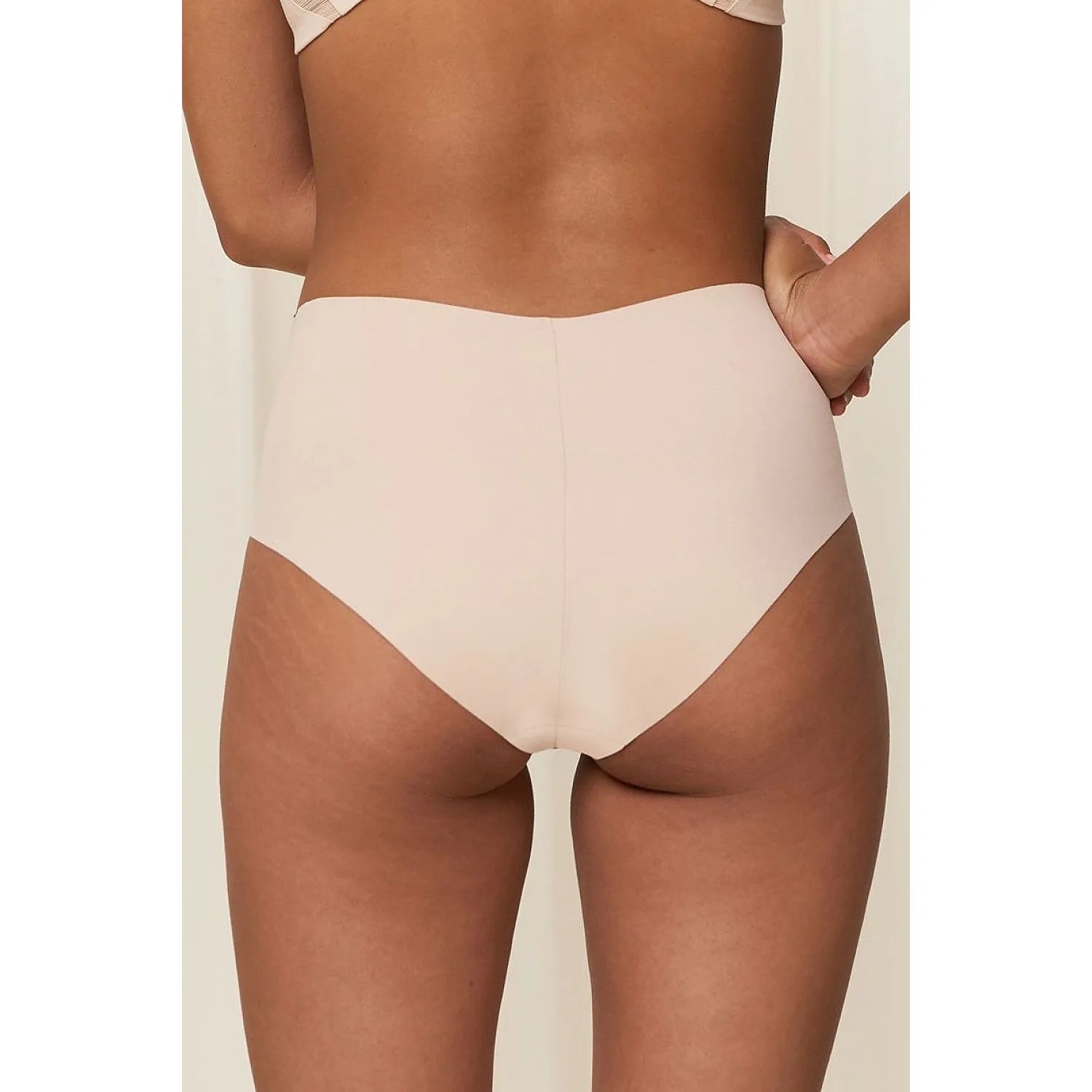 Culottes Triumph Flex Smart Maxi beige, sans couture, coupe haute, dentelle 4D, ajustement parfait, confort optimal.