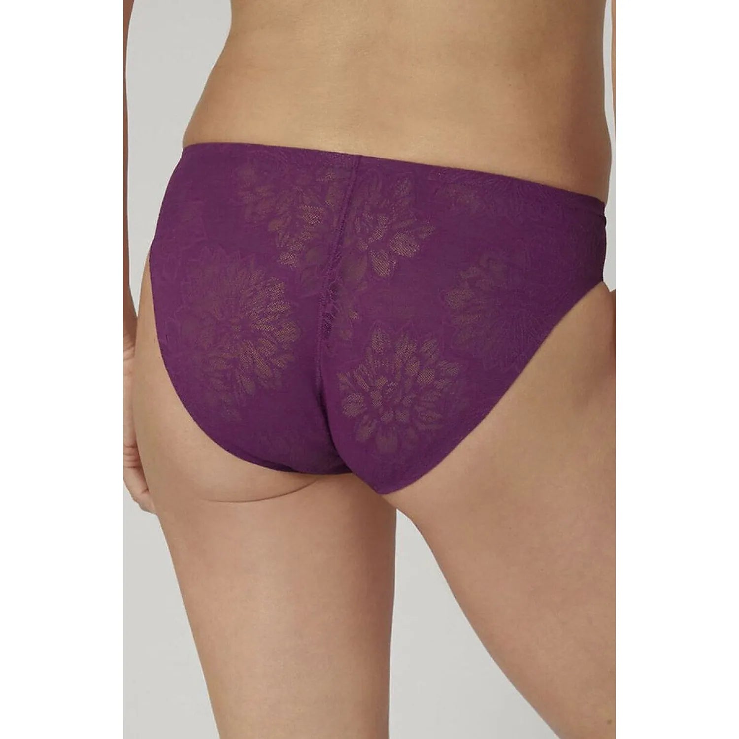 Culotte violette Triumph Fit Smart Tai en dentelle stretch 4D, sans couture, ajustement parfait et confort optimal.