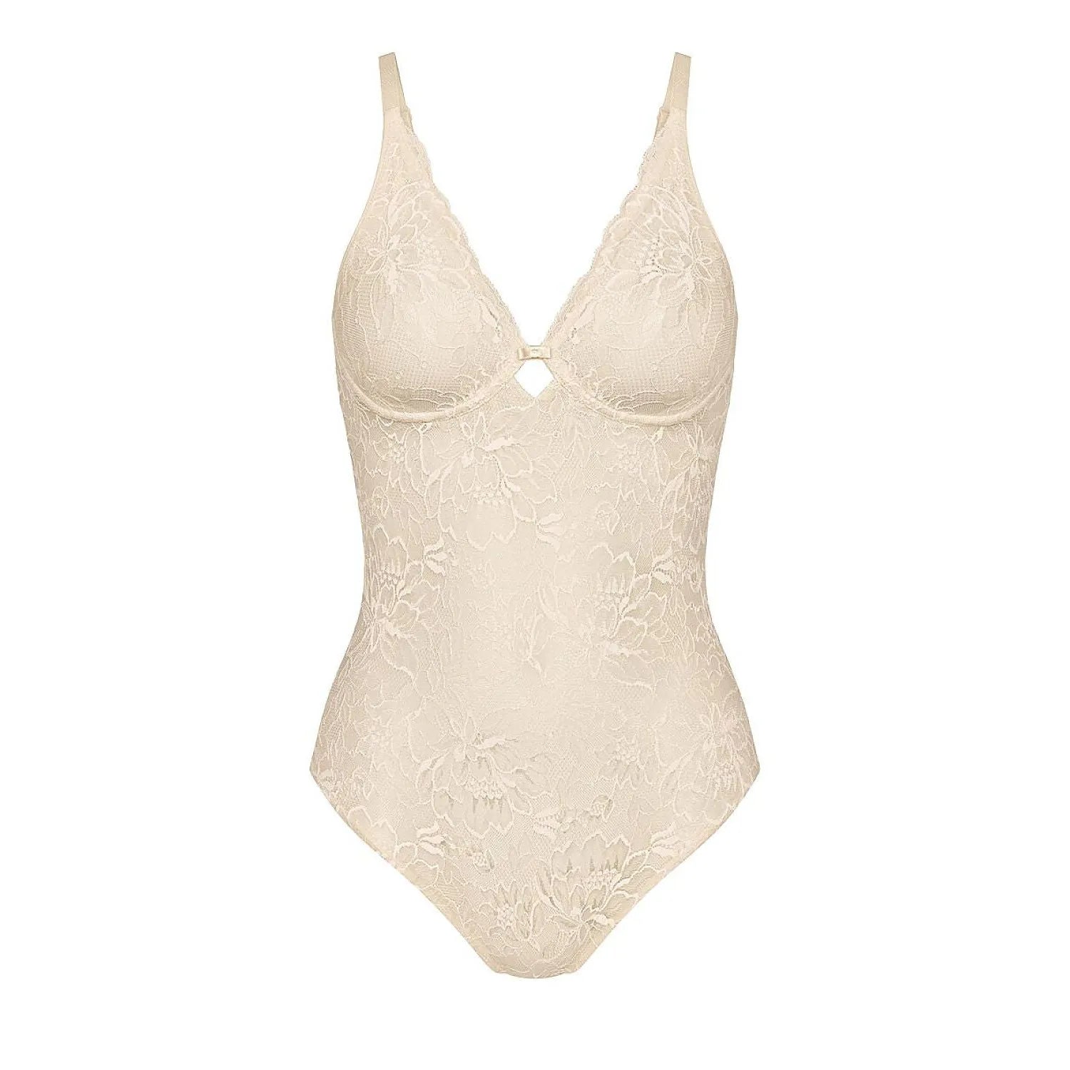 Combinaison dentelle beige Triumph Amourette Charm, sans armatures, confort optimal, silhouette élégante et naturelle.