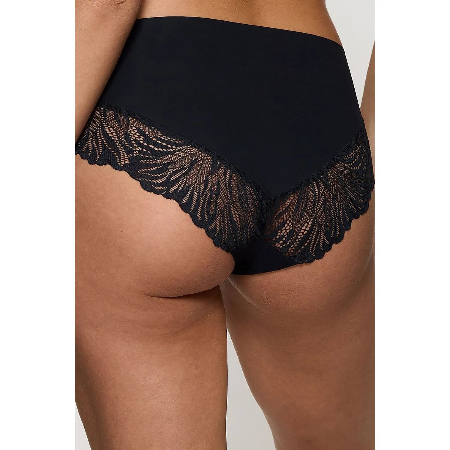 Culottes noires Triumph Pretty Micro Maxi avec dentelle élégante, finition sans couture, ajustement parfait et confort opt...