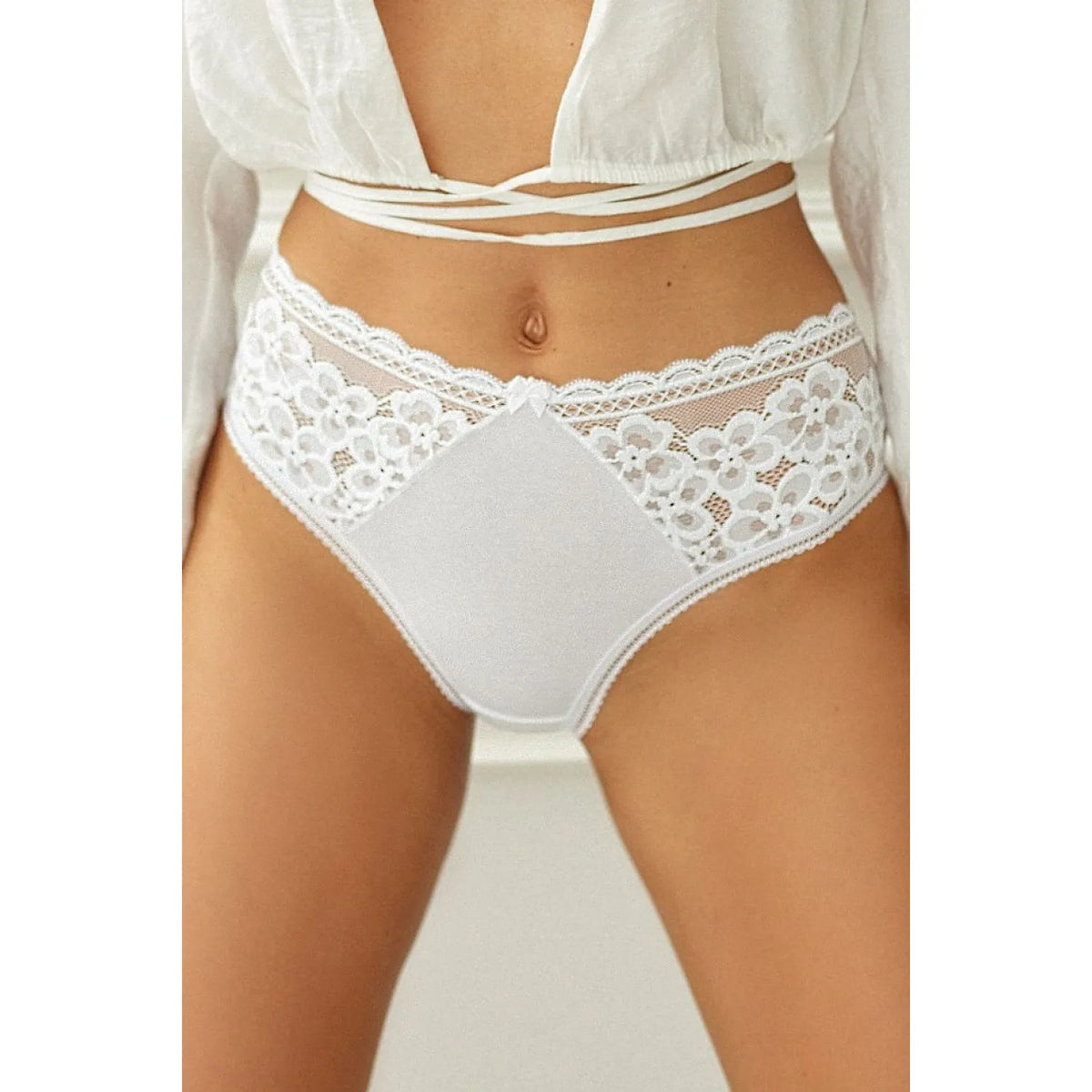 Culotte noire en coton avec dentelle délicate, élégance Pure Promise n°12, confort quotidien pour femmes modernes.
