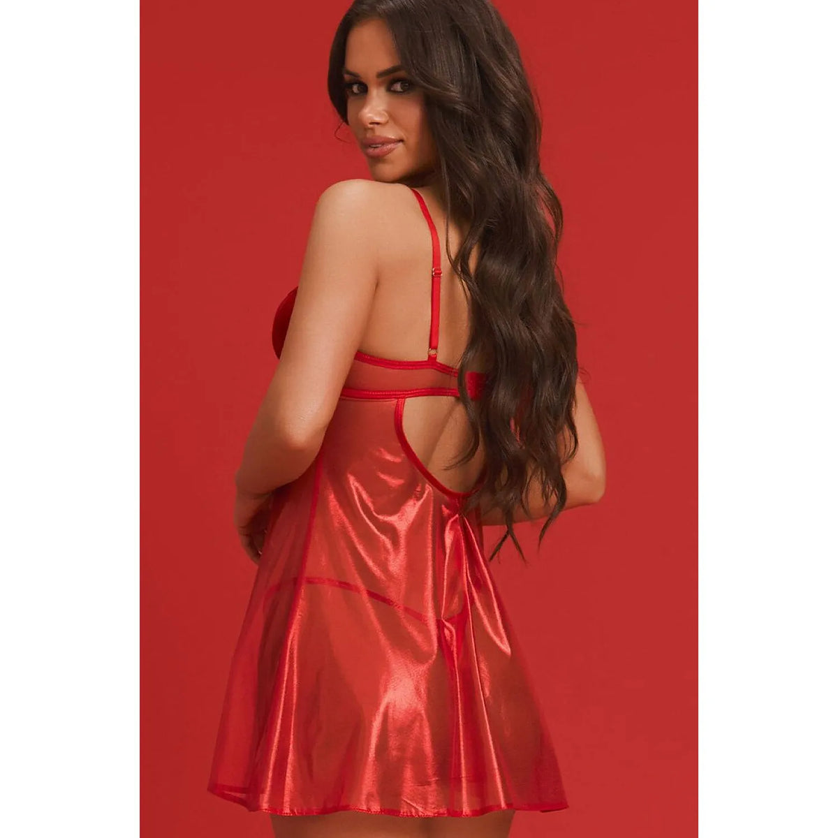 Ensemble babydoll rouge transparent avec nœud satiné, bonnets rembourrés et bas évasé, mettant en valeur la silhouette fém...