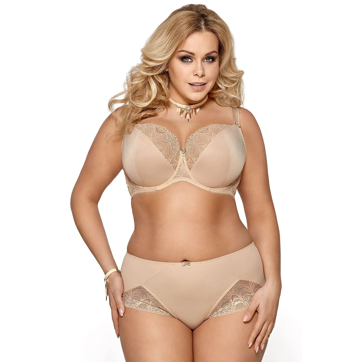 Culotte beige en microfibre douce avec dentelle délicate, dos lisse, extensible, élégante et confortable, modèle Gorsenia.