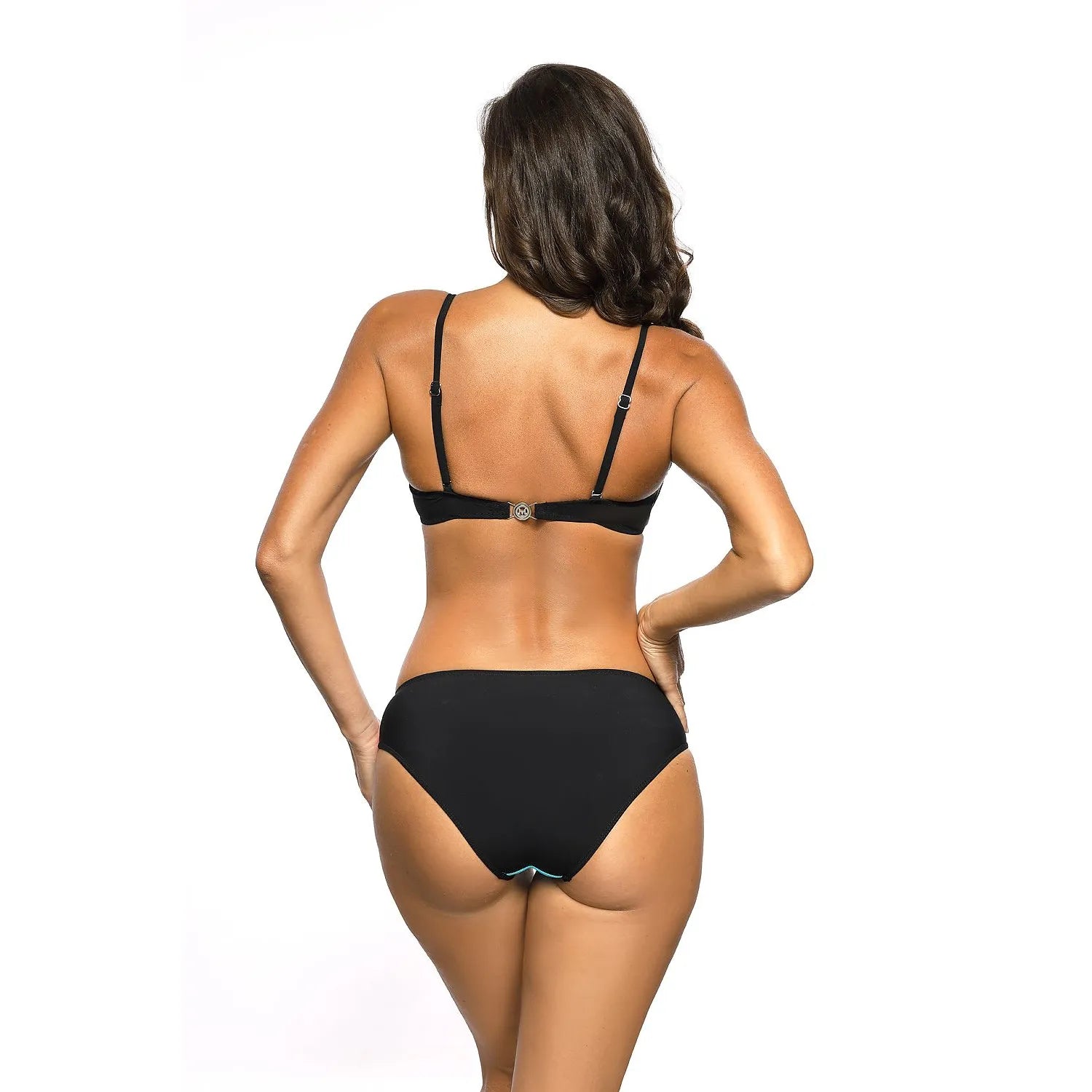Bikini deux pièces asymétrique push-up noir rose bleu, design moderne, plage, confort, silhouette sublimée.