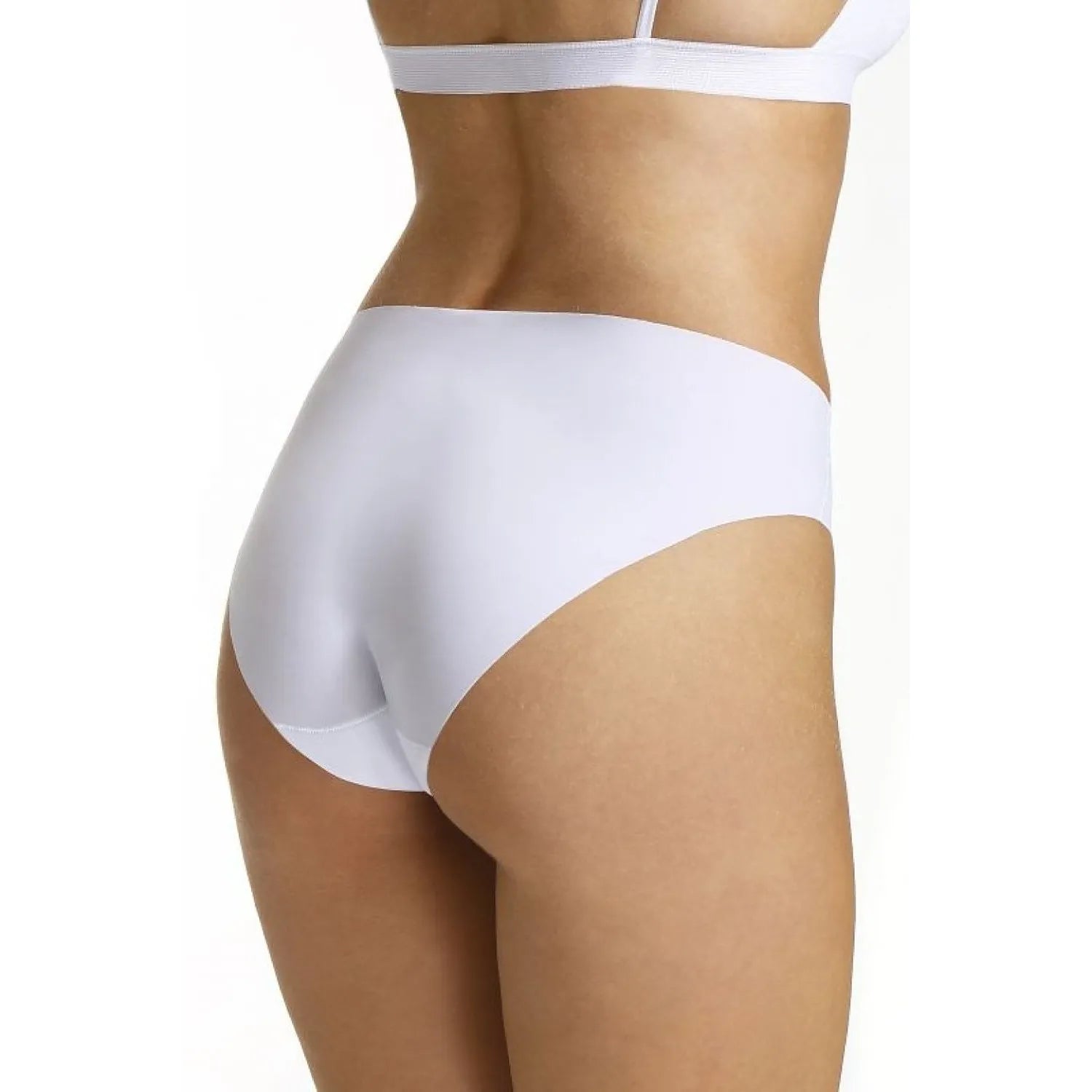 Culotte blanche sans couture en microfibre douce, taille basse, offrant confort et discrétion sous les vêtements.