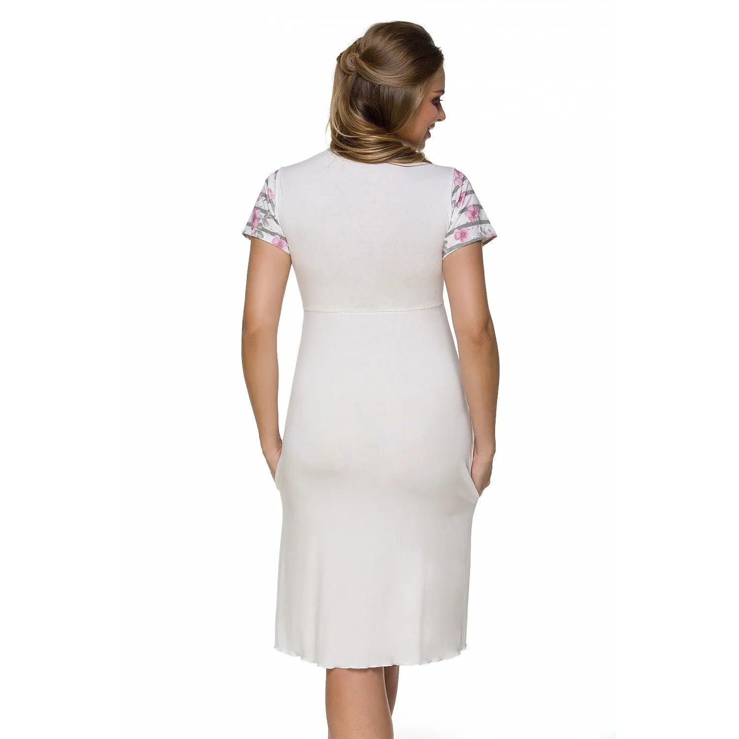 Chemise de nuit maternité Lupo Line blanche, manches courtes imprimées, longueur genou, élégante et confortable.