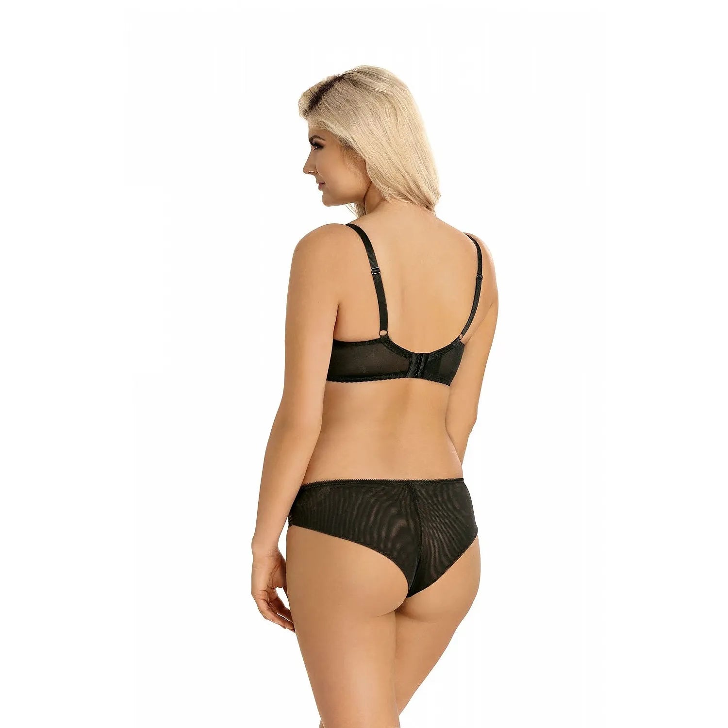 Ensemble lingerie noire en dentelle, soutien-gorge et culotte, bretelles ajustables, design élégant et sensuel.