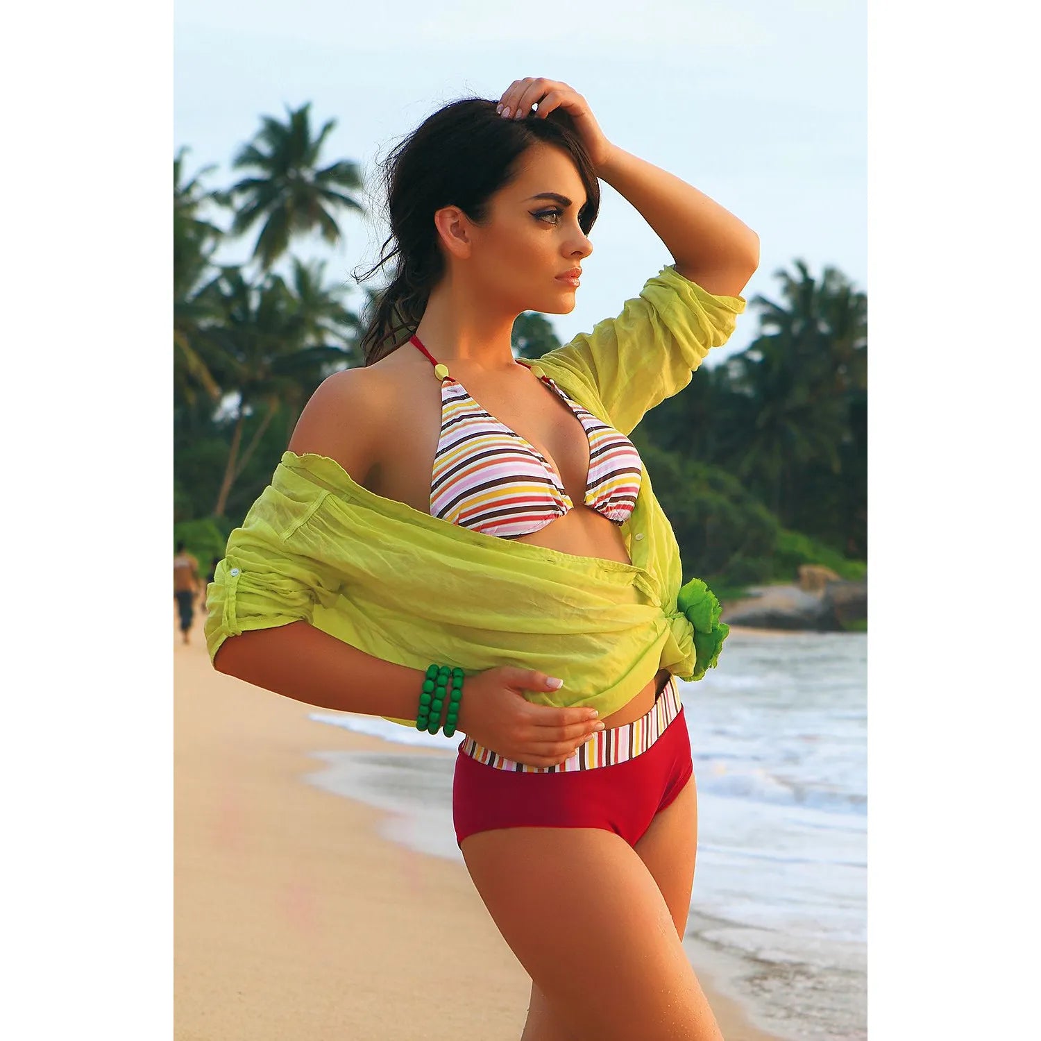 Bikini deux pièces rayures colorées sportswear confortable bonnets rembourrés bretelles bijoux plage piscine été 2023