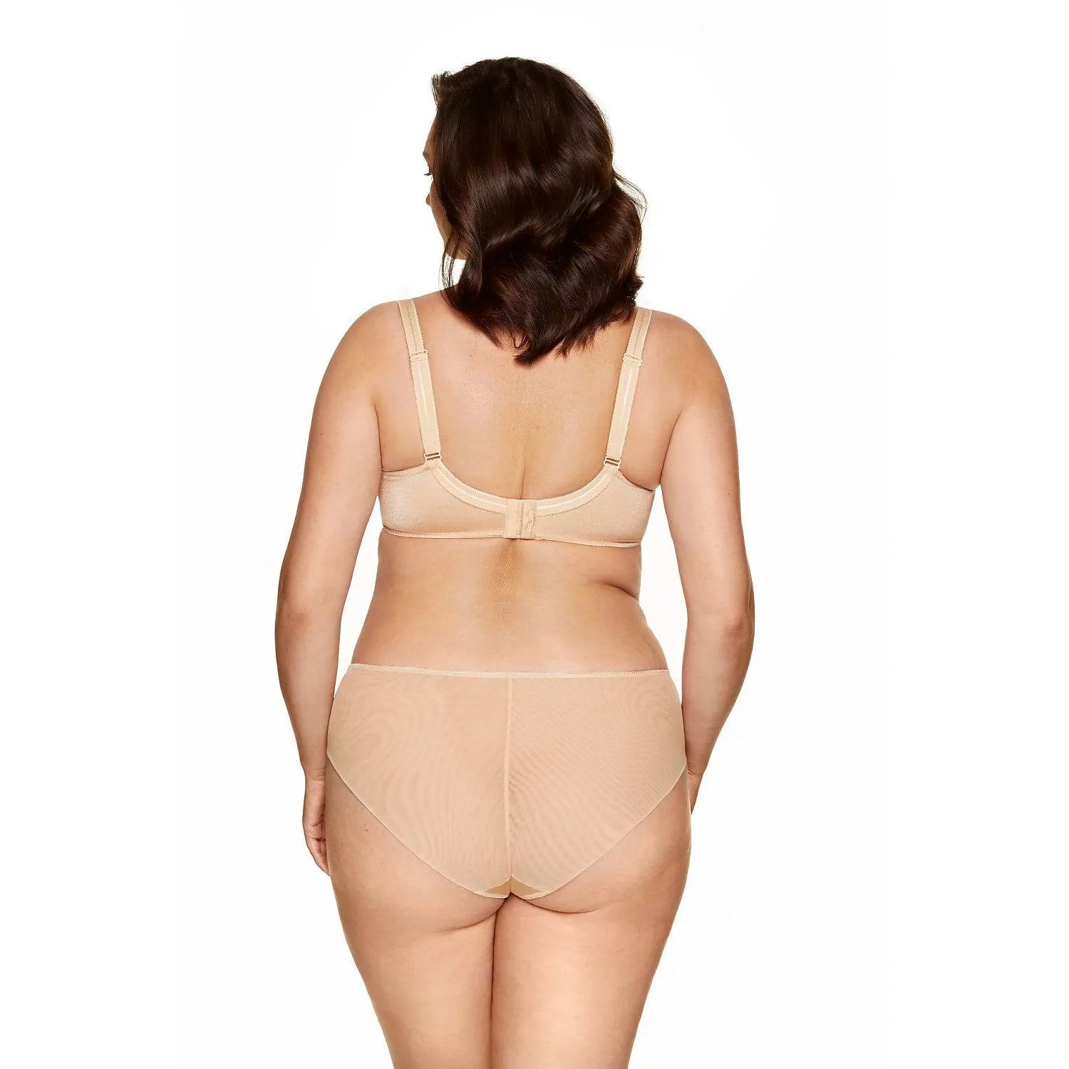 Ensemble lingerie dentelle nude/beige avec soutien-gorge à armatures et culotte ajustables, tissu élastique élégant.