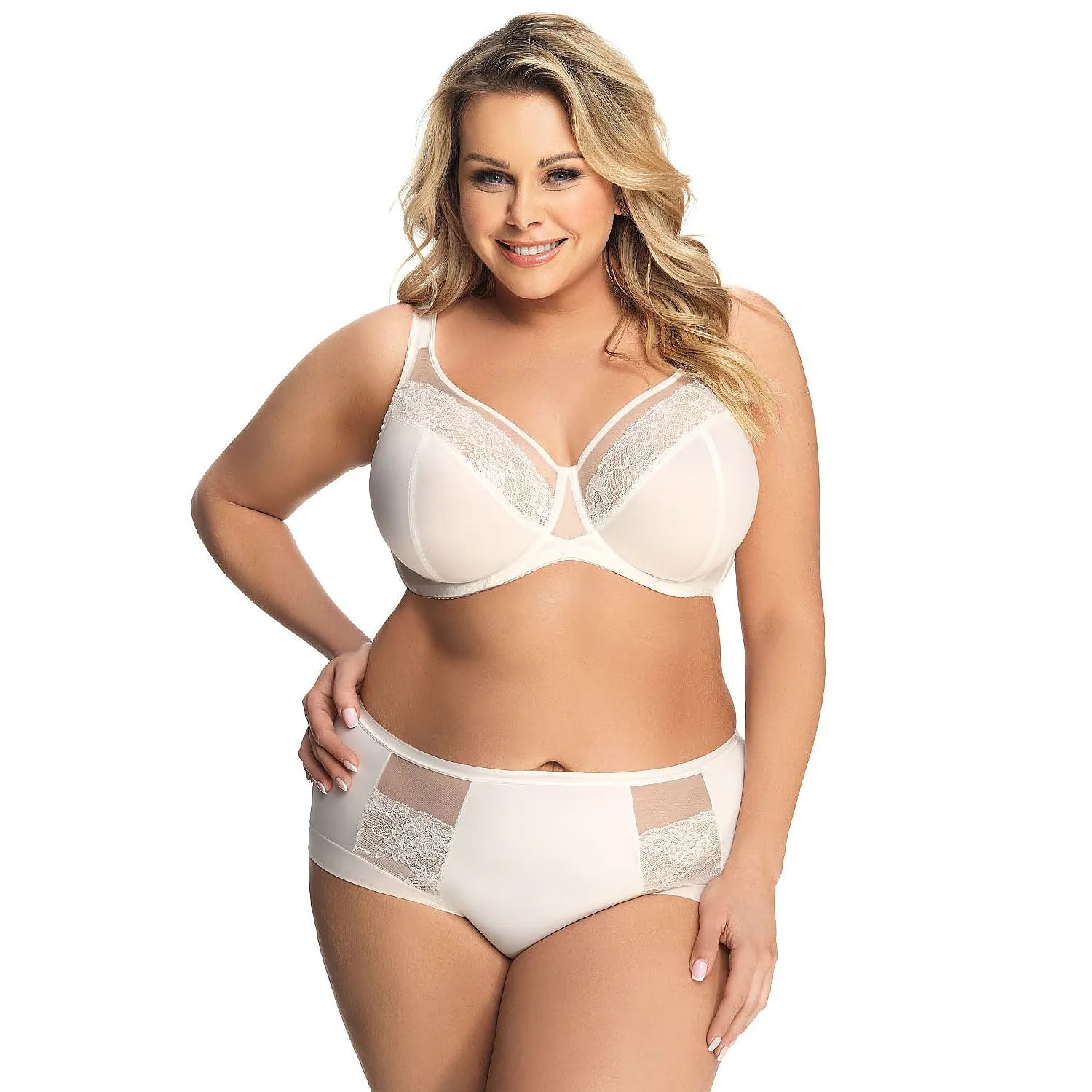 Culottes Gorsenia beige taille haute, dentelle et microfibre, design moderne et élégant, confort optimal.