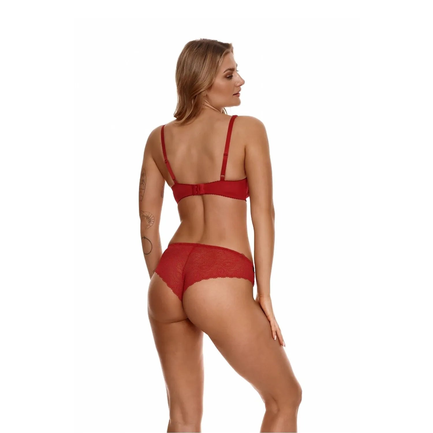 Ensemble lingerie rouge dentelle florale, soutien-gorge décolleté plongeant, culotte transparente, élégant et séduisant.