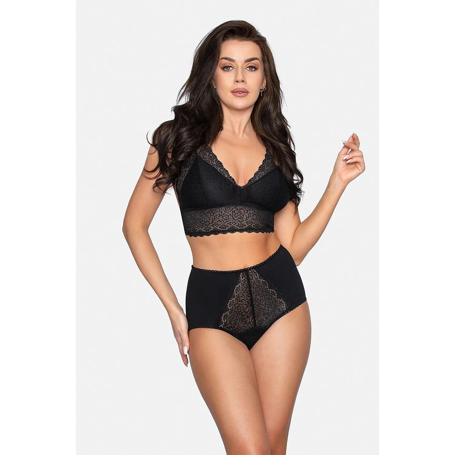 ensemble lingerie féminine dentelle délicate taille haute brassière culotte confort sans armatures larges bretelles décolleté plongeant souspoitrine extensible élasthanne noir