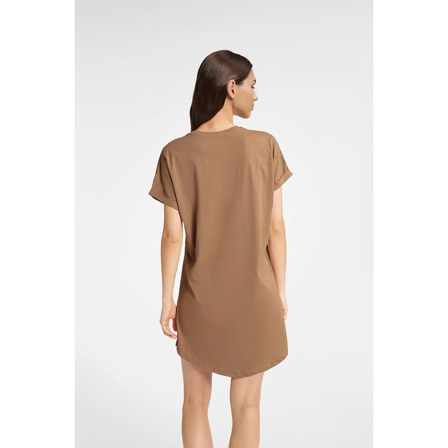 Chemise nuit caramel Henderson 180876, manches courtes, coton bio, imprimé animalier noir blanc, coupe ample cintrée.