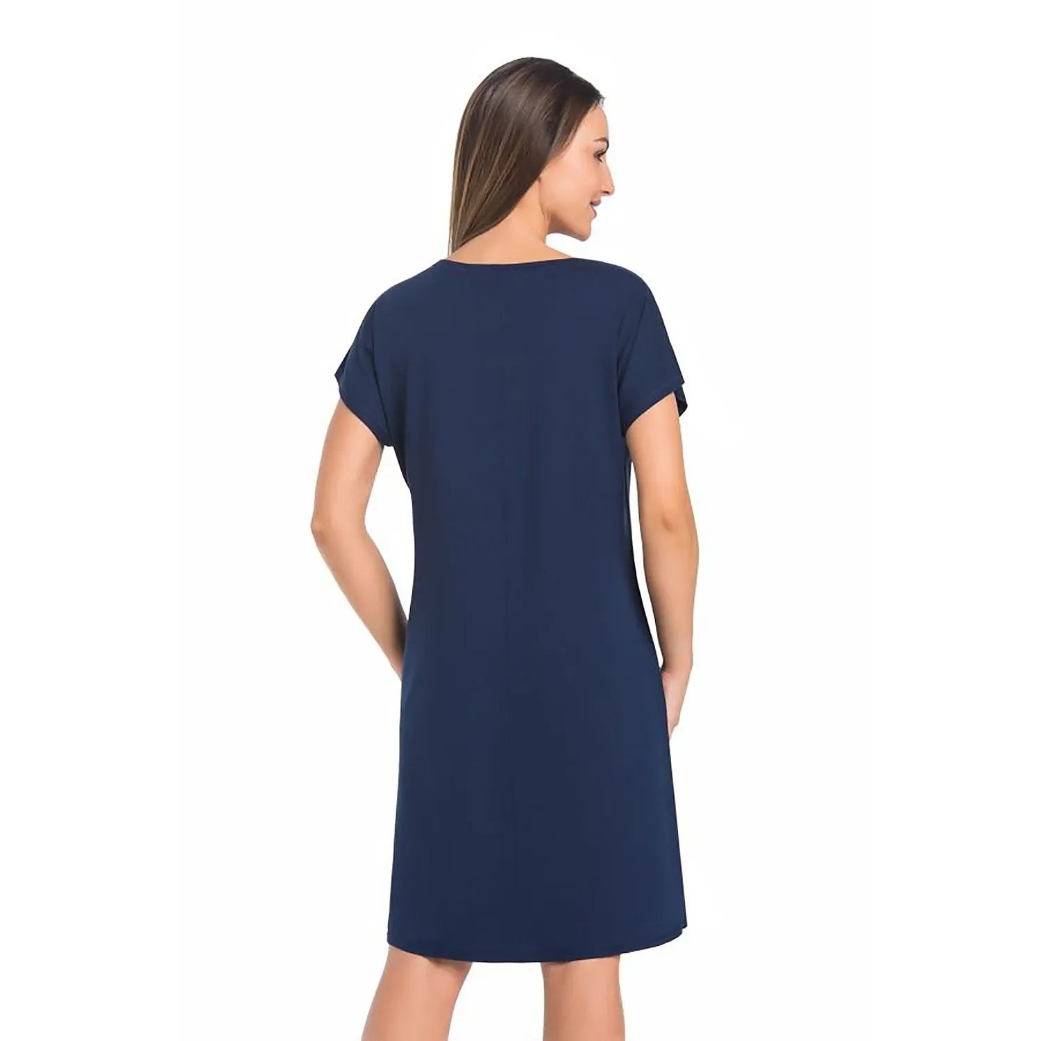 Chemise de nuit bleu marine en viscose, manches courtes, col rond, coupe droite et ample, élégante et confortable.