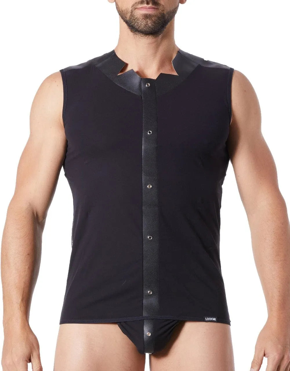 Débardeur homme noir satiné, col rond, bandes verticales cuir, anneaux métalliques, dos transparent, coupe pointue.