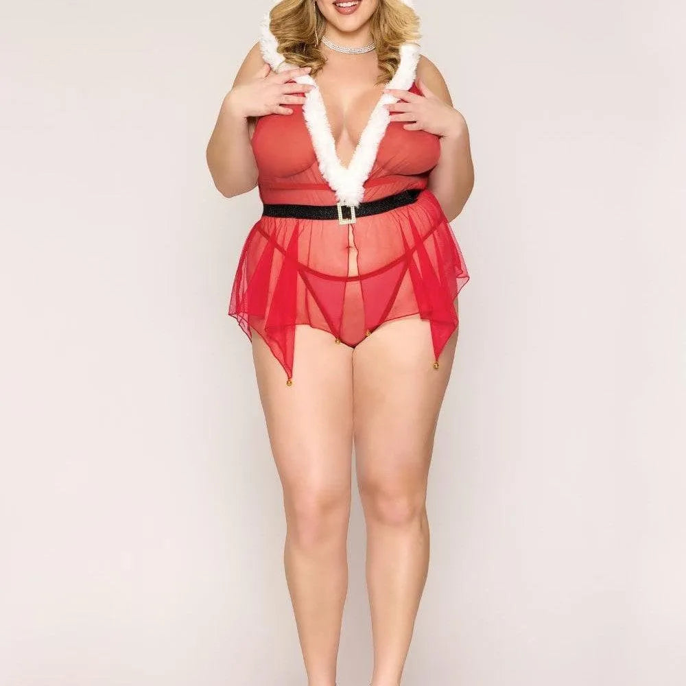 Déguisement Mère Noël grande taille rouge, nuisette résille, capuche fausse fourrure blanche, style sexy et festif.