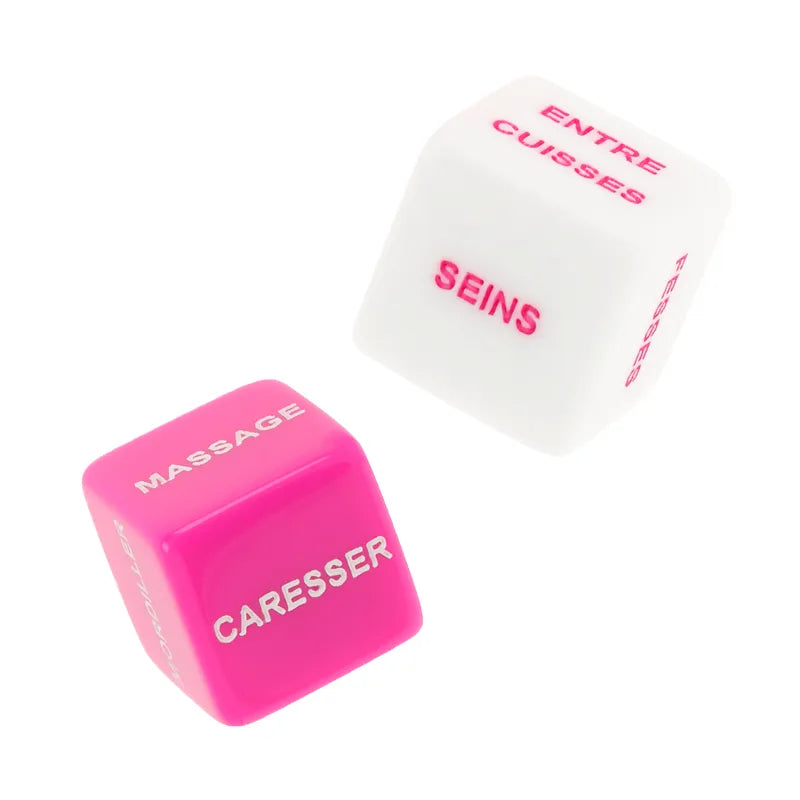 Dés érotiques Moressa en résine rose et blanc, inscriptions sensuelles, sans phtalates, avec pochette satin.