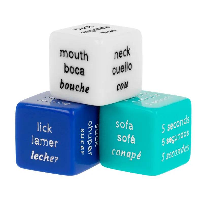 Dés érotiques colorés en résine avec inscriptions sensuelles multilingues, pour jeux de couple intimes et ludiques.