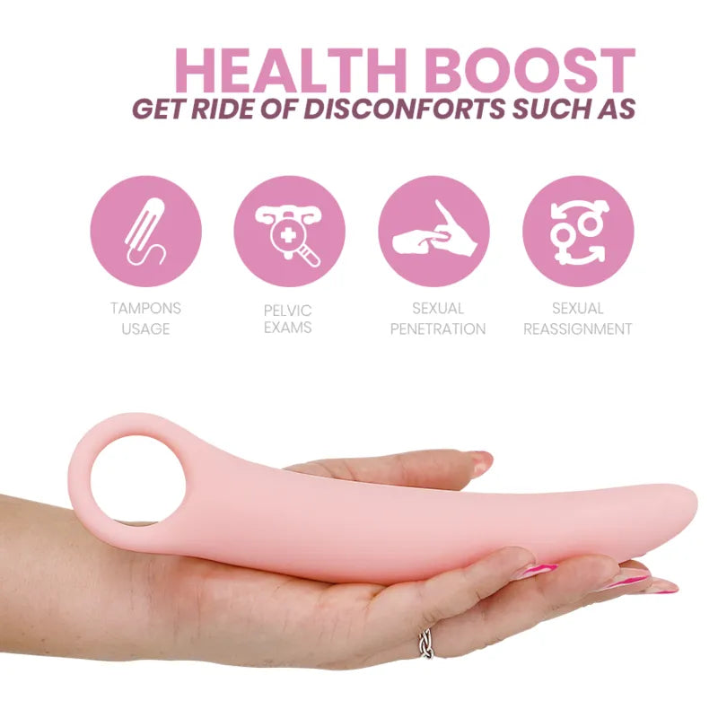 Dilatateur vaginal rose en silicone médical, ergonomique, tenu dans une main, idéal pour confort ménopause et rééducation.