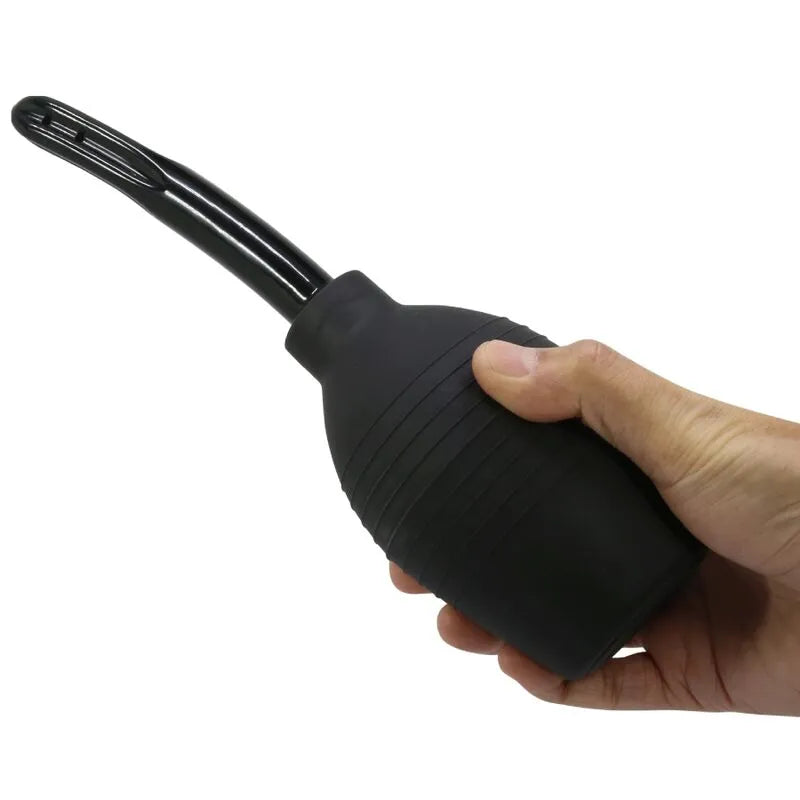 Douche anale noire en silicone, forme ergonomique, rechargeable USB, tenue en main, hygiène intime moderne et sécurisée.