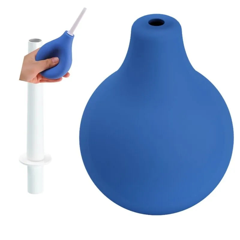 Douche anale rechargeable bleue, buse 7,5 cm, caoutchouc doux, capacité 224 ml, design ergonomique et étanche.