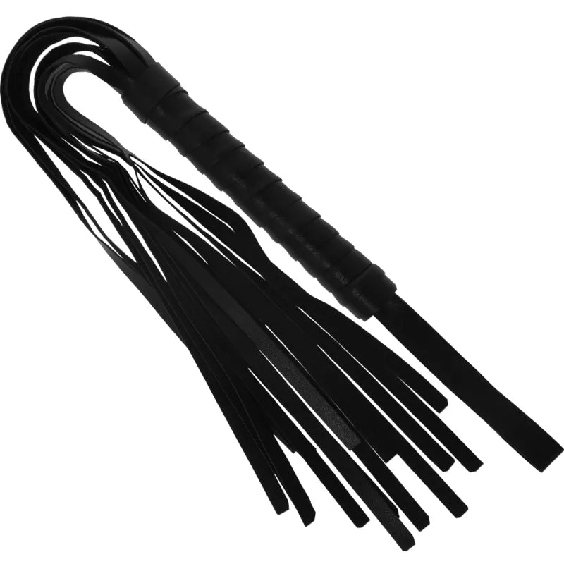 Fouet BDSM en cuir végétalien noir, design élégant et durable, pour jeux érotiques éthiques et raffinés.