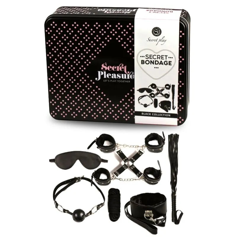 Ensemble bondage BDSM noir en cuir synthétique avec menottes, fouet, bâillon, corde, masque et collier rembourré.