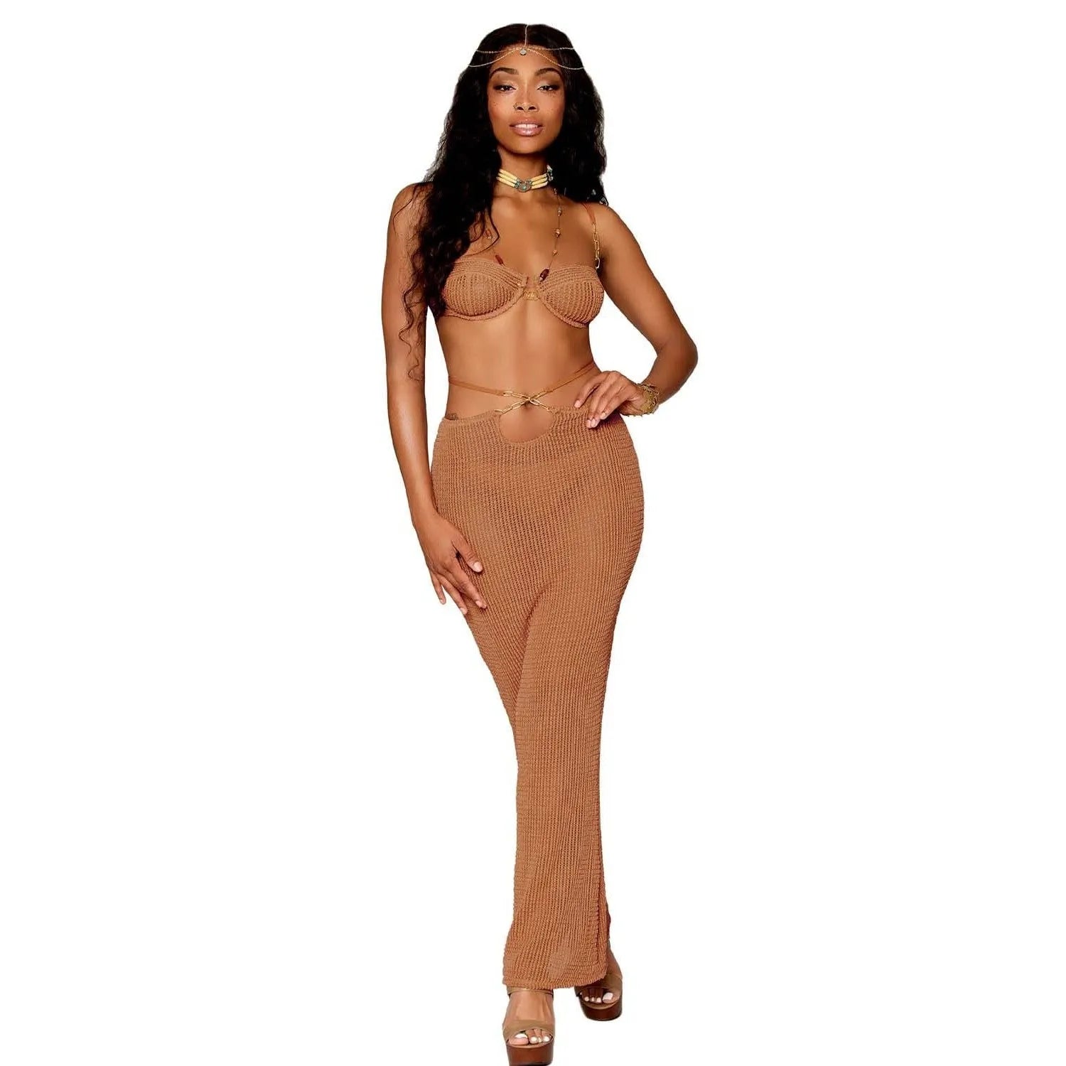 Ensemble lingerie cuivré avec soutien-gorge à armatures, bretelles fantaisie dorées, fermeture crochets, élégance raffinée.