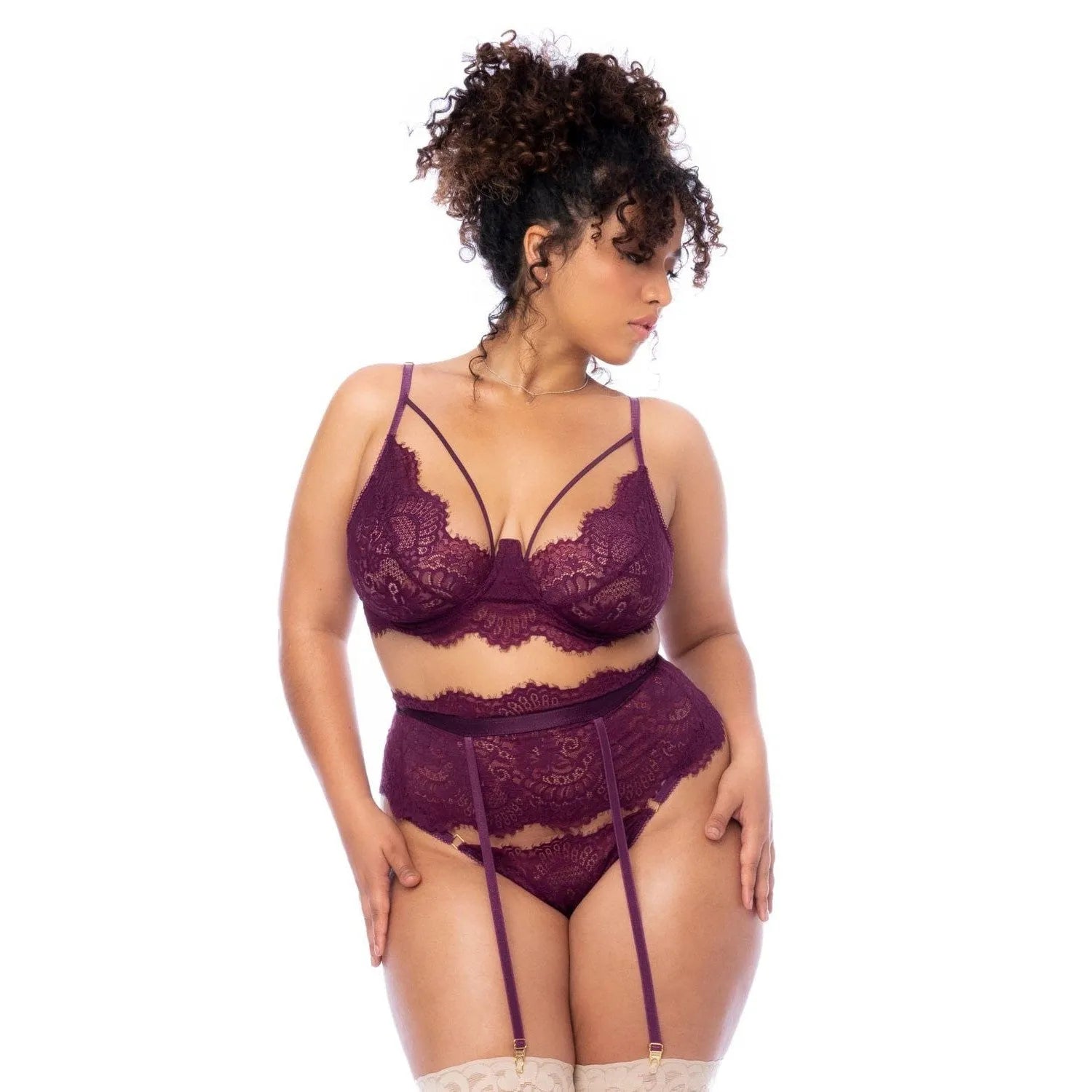 Ensemble lingerie grande taille dentelle cils élégance confort maintien armatures bretelles réglables porte jarretelles string assorti raffiné durable