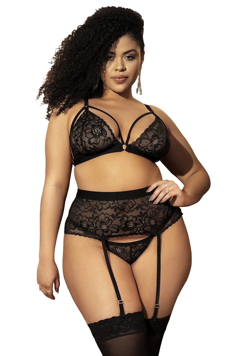 Ensemble lingerie grande taille dentelle noire trois pièces soutien gorge bretelles réglables porte jarretelle réversible string assorti élasthanne polyamide sexy