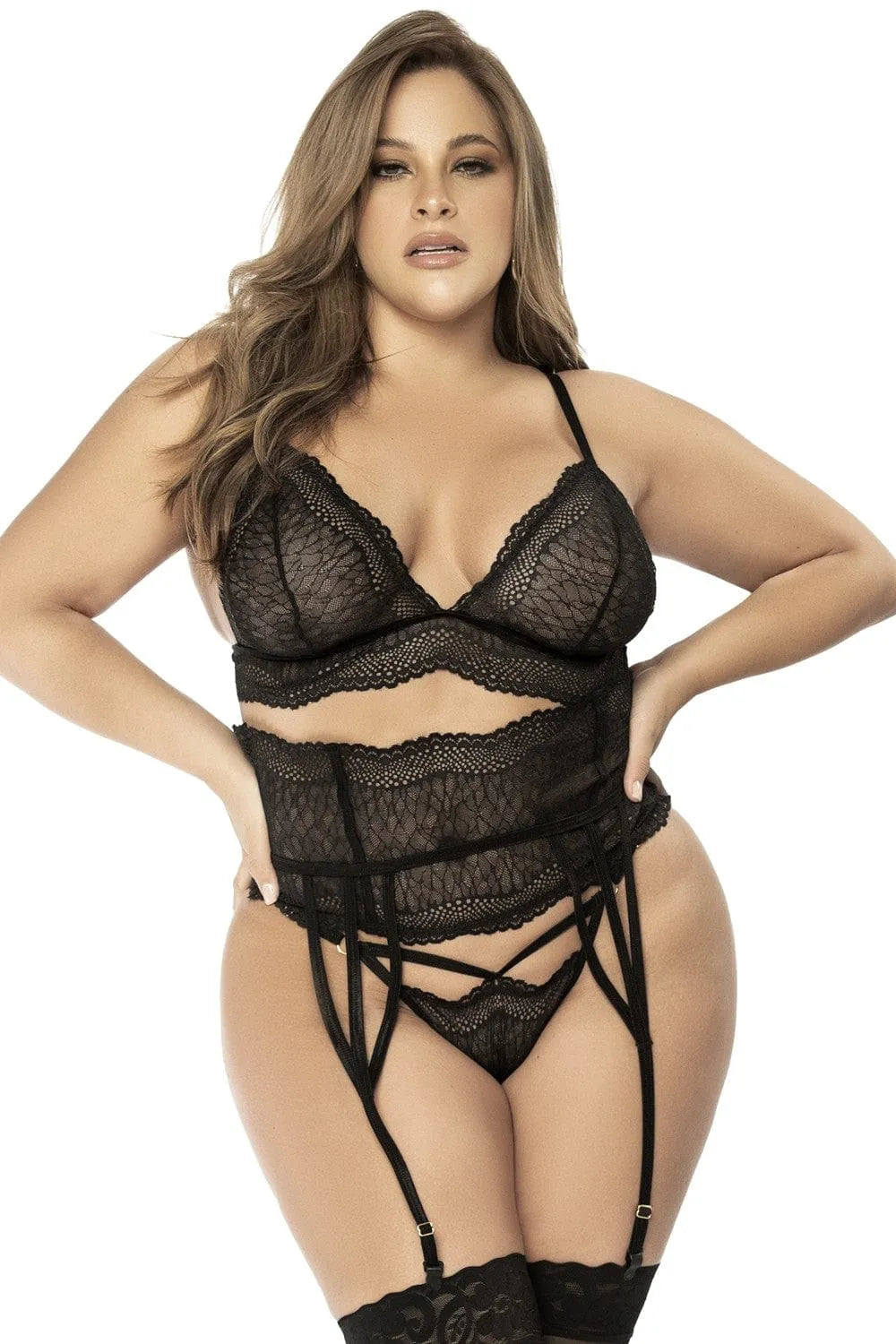 ensemble lingerie grande taille dentelle noire motif animalier soutien gorge bretelles réglables porte jarretelles large ceinture string assorti