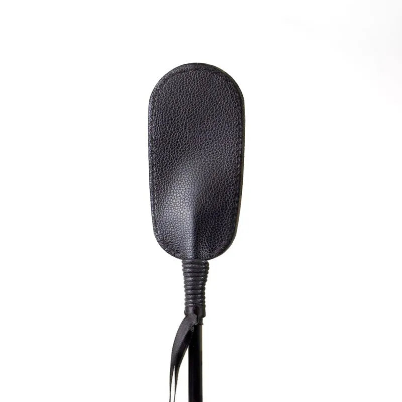 fouet bdsm cuir végétalien noir cravache ovale tige solide 27cm prise main confortable sensations intensité éthique