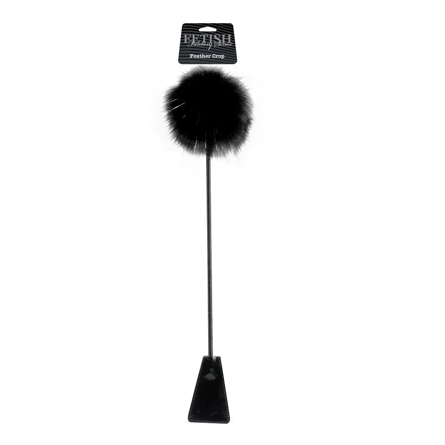 fouet faux plumes vinyle verni soixante centimetres sensuel élégant audacieux robuste douceur impact double usage maniable contrôle précis léger captivant