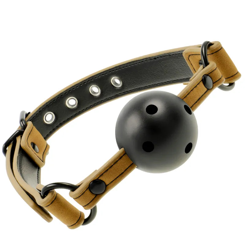 Gag BDSM cuir végane noir avec trous de respiration, sangle réglable beige, esthétique discrète et sécurisée.
