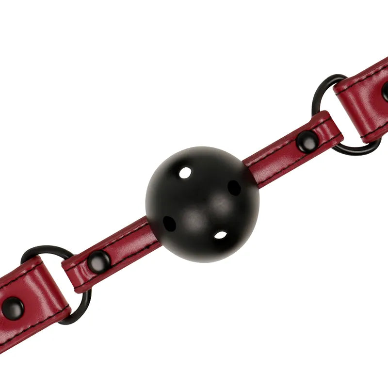 Gag BDSM cuir vegan rouge, boule noire avec trous de respiration, ajustable, métal sans nickel, néoprène, écologique.